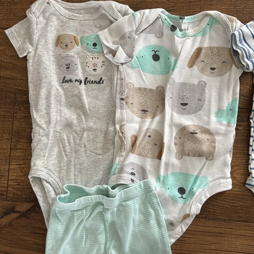 Bundle of Carter’s baby boy outfit sets, size 9 months - Picture 2 of 6